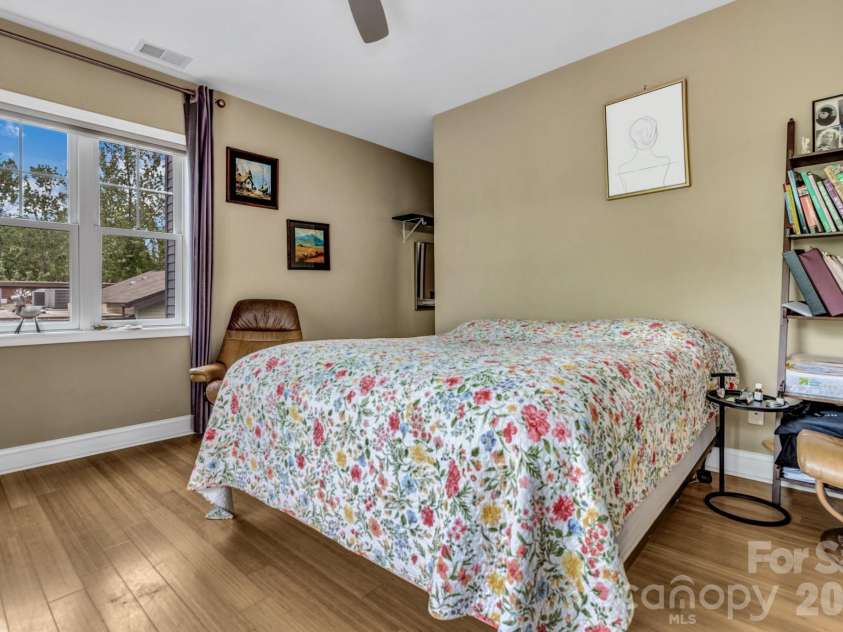400 Skyloft Drive, Asheville, NC 28801.  MLS# CAR4355070, YatesRealty ID 4276. 