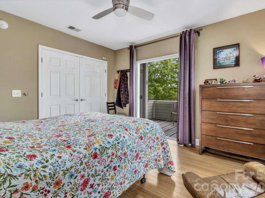 400 Skyloft Drive, Asheville, NC 28801.  MLS# CAR4355070, YatesRealty ID 4276. 
