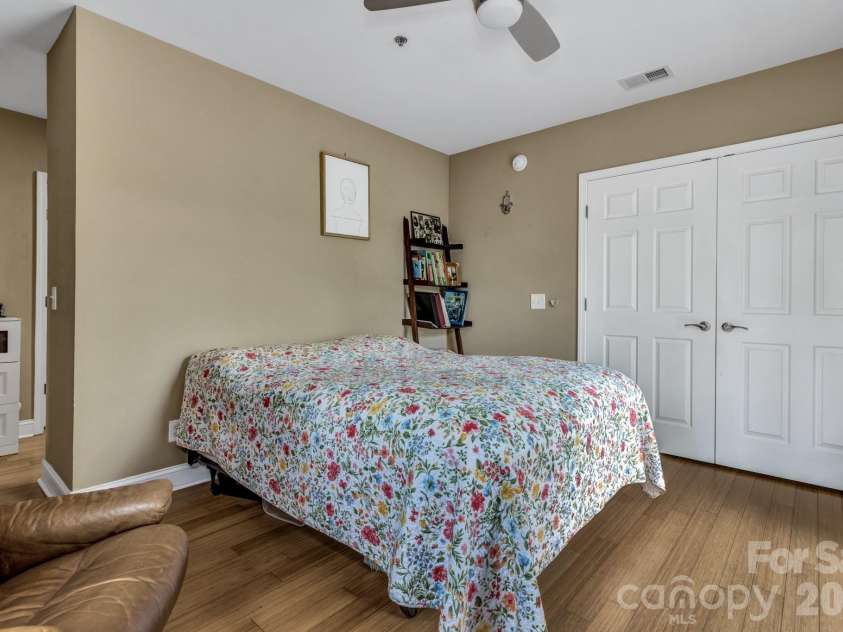400 Skyloft Drive, Asheville, NC 28801.  MLS# CAR4355070, YatesRealty ID 4276. 