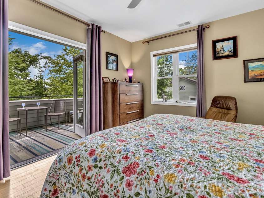 400 Skyloft Drive, Asheville, NC 28801.  MLS# CAR4355070, YatesRealty ID 4276. 