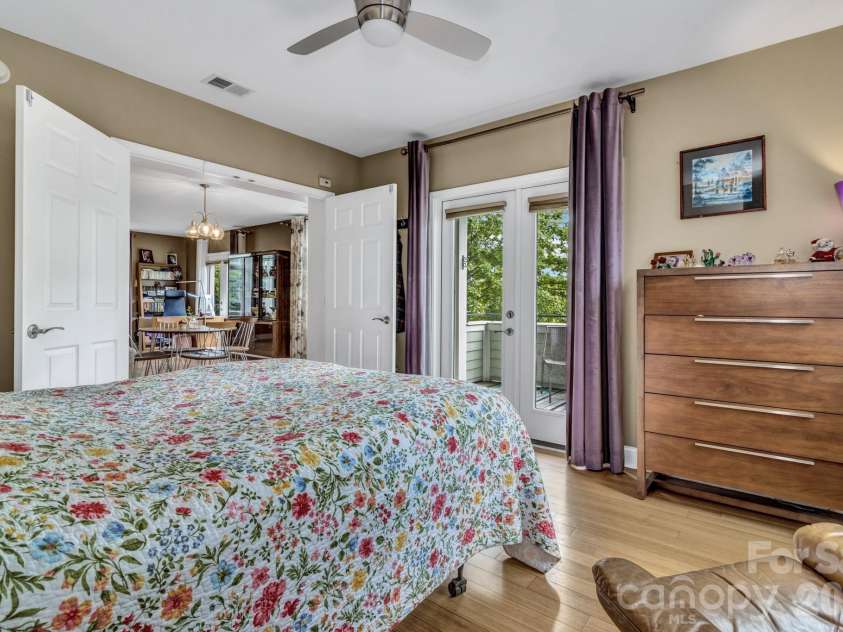 400 Skyloft Drive, Asheville, NC 28801.  MLS# CAR4355070, YatesRealty ID 4276. 