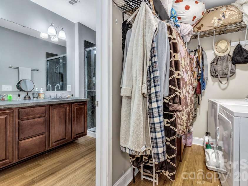400 Skyloft Drive, Asheville, NC 28801.  MLS# CAR4355070, YatesRealty ID 4276. 
