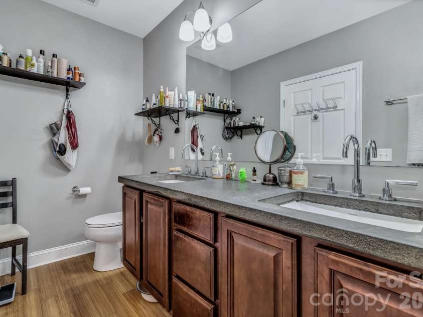 400 Skyloft Drive, Asheville, NC 28801.  MLS# CAR4355070, YatesRealty ID 4276. 