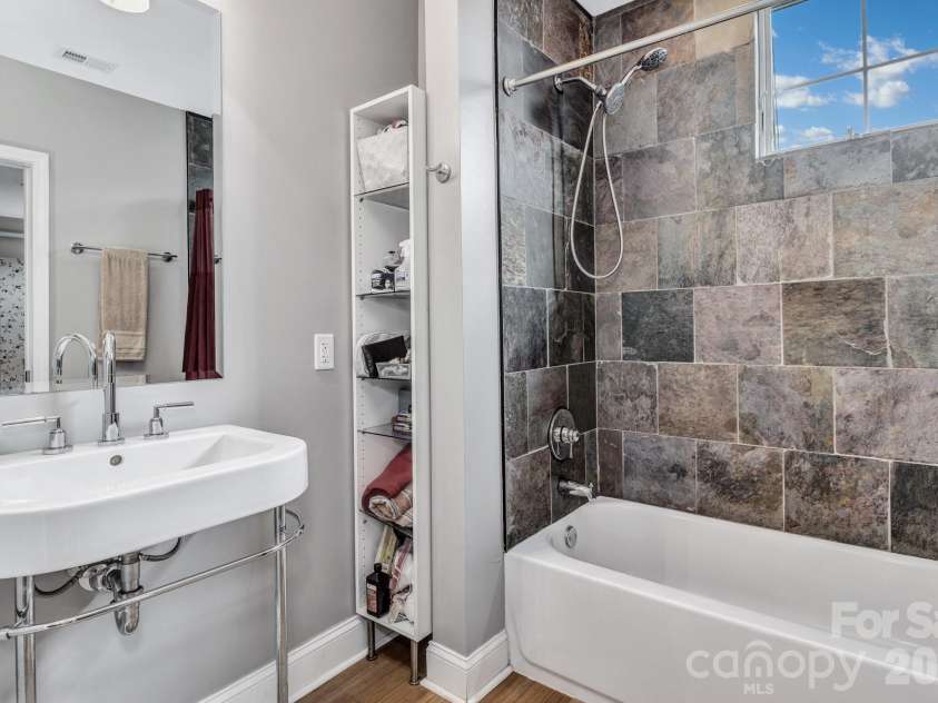 400 Skyloft Drive, Asheville, NC 28801.  MLS# CAR4355070, YatesRealty ID 4276. 