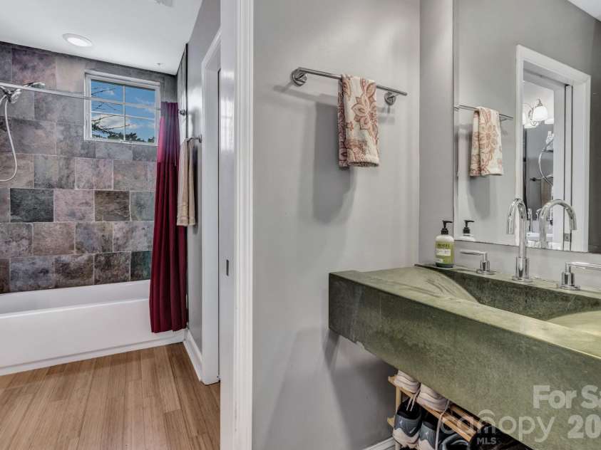 400 Skyloft Drive, Asheville, NC 28801.  MLS# CAR4355070, YatesRealty ID 4276. 