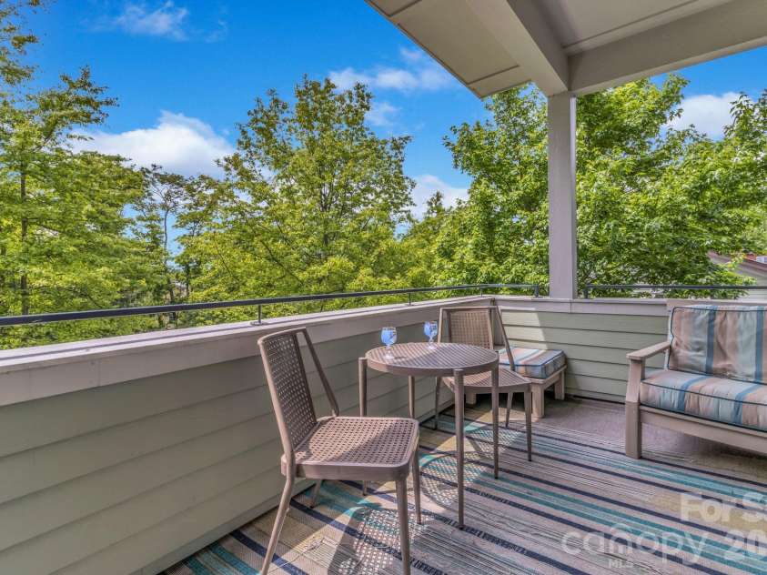 400 Skyloft Drive, Asheville, NC 28801.  MLS# CAR4355070, YatesRealty ID 4276. 