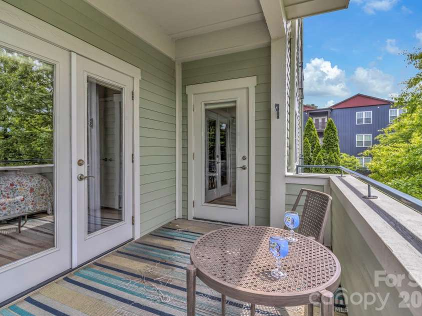 400 Skyloft Drive, Asheville, NC 28801.  MLS# CAR4355070, YatesRealty ID 4276. 