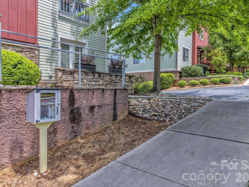 400 Skyloft Drive, Asheville, NC 28801.  MLS# CAR4355070, YatesRealty ID 4276. 