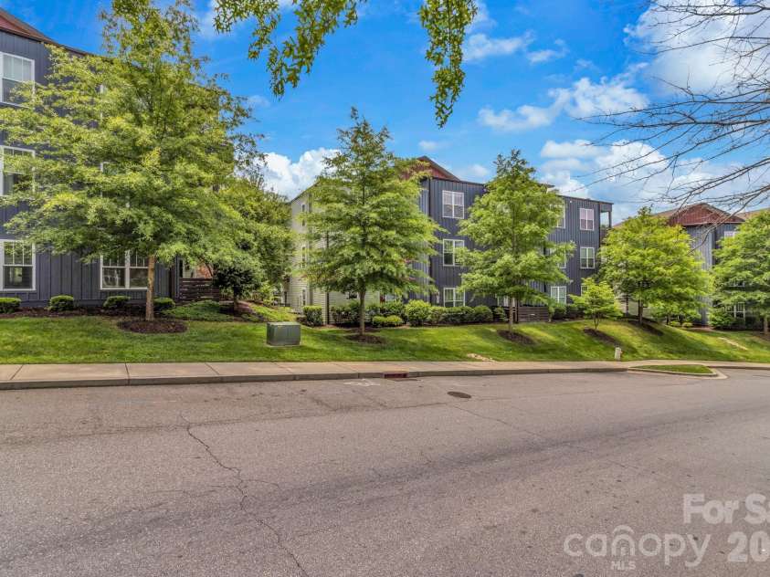 400 Skyloft Drive, Asheville, NC 28801.  MLS# CAR4355070, YatesRealty ID 4276. 