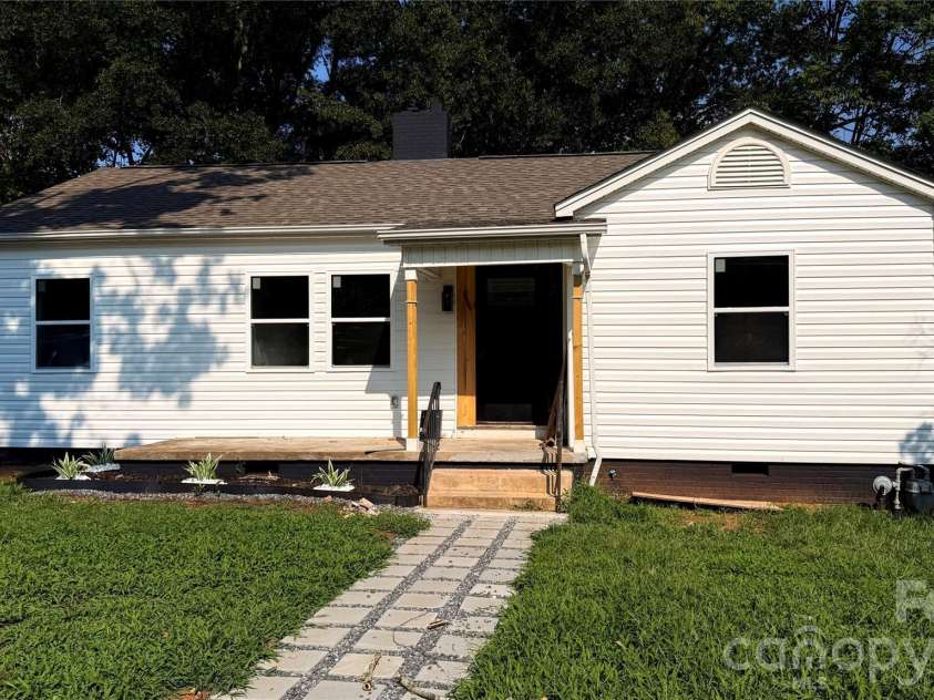 521 Gold Street, Shelby, NC 28150.  MLS# CAR4410353, YatesRealty ID 42760. 