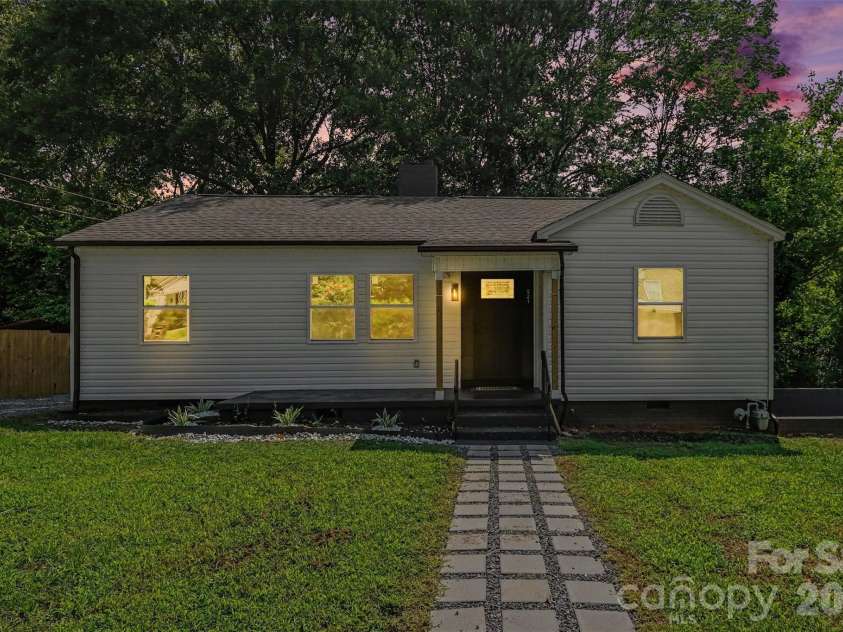 521 Gold Street, Shelby, NC 28150.  MLS# CAR4410353, YatesRealty ID 42760. 