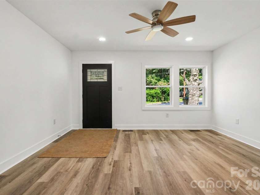 521 Gold Street, Shelby, NC 28150.  MLS# CAR4410353, YatesRealty ID 42760. 