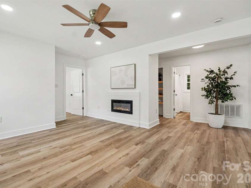 521 Gold Street, Shelby, NC 28150.  MLS# CAR4410353, YatesRealty ID 42760. 