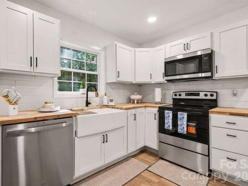 521 Gold Street, Shelby, NC 28150.  MLS# CAR4410353, YatesRealty ID 42760. 