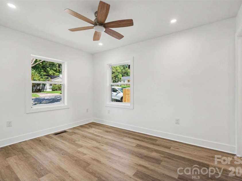 521 Gold Street, Shelby, NC 28150.  MLS# CAR4410353, YatesRealty ID 42760. 
