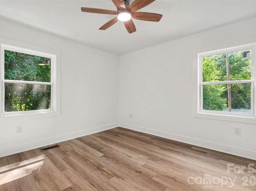 521 Gold Street, Shelby, NC 28150.  MLS# CAR4410353, YatesRealty ID 42760. 