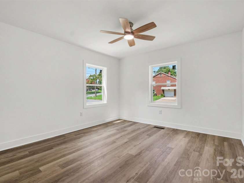 521 Gold Street, Shelby, NC 28150.  MLS# CAR4410353, YatesRealty ID 42760. 