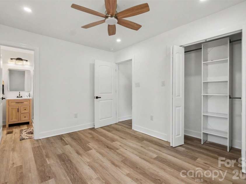 521 Gold Street, Shelby, NC 28150.  MLS# CAR4410353, YatesRealty ID 42760. 