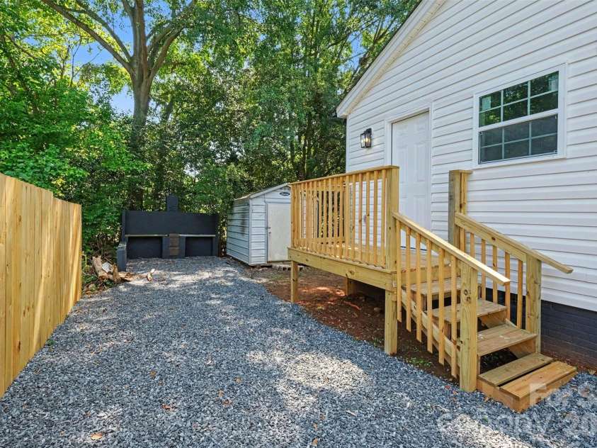 521 Gold Street, Shelby, NC 28150.  MLS# CAR4410353, YatesRealty ID 42760. 