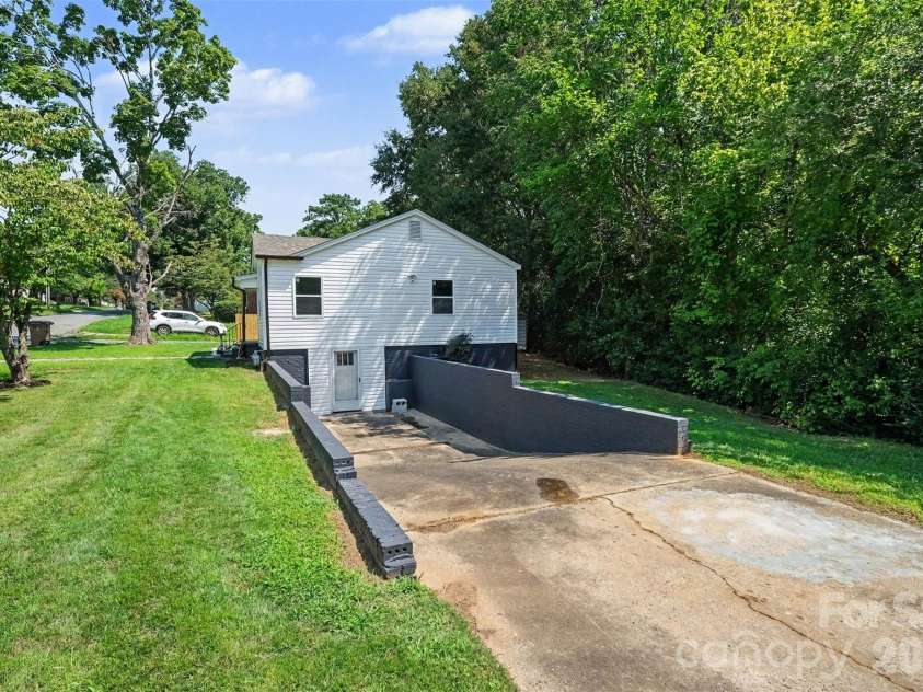 521 Gold Street, Shelby, NC 28150.  MLS# CAR4410353, YatesRealty ID 42760. 
