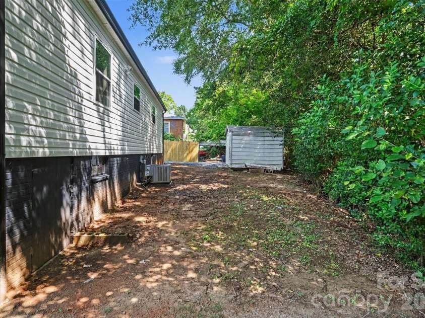 521 Gold Street, Shelby, NC 28150.  MLS# CAR4410353, YatesRealty ID 42760. 