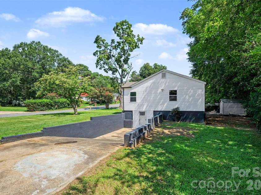 521 Gold Street, Shelby, NC 28150.  MLS# CAR4410353, YatesRealty ID 42760. 