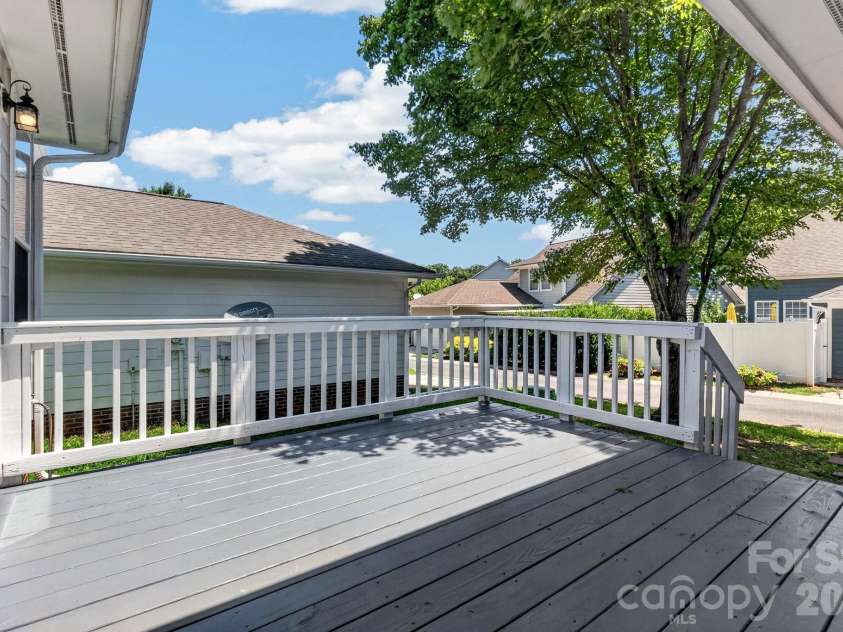 17620 Harbor Walk Drive, Cornelius, NC 28031.  MLS# CAR4401735, YatesRealty ID 42761. 