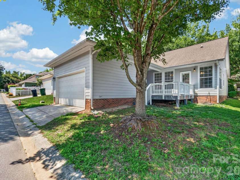 17620 Harbor Walk Drive, Cornelius, NC 28031.  MLS# CAR4401735, YatesRealty ID 42761. 