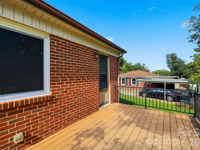 2262 9th Avenue Drive, Hickory, NC 28601.  MLS# CAR4412974, YatesRealty ID 42762. 