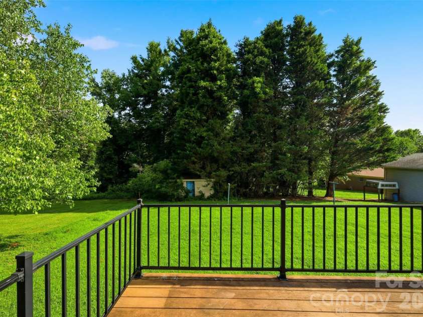 2262 9th Avenue Drive, Hickory, NC 28601.  MLS# CAR4412974, YatesRealty ID 42762. 