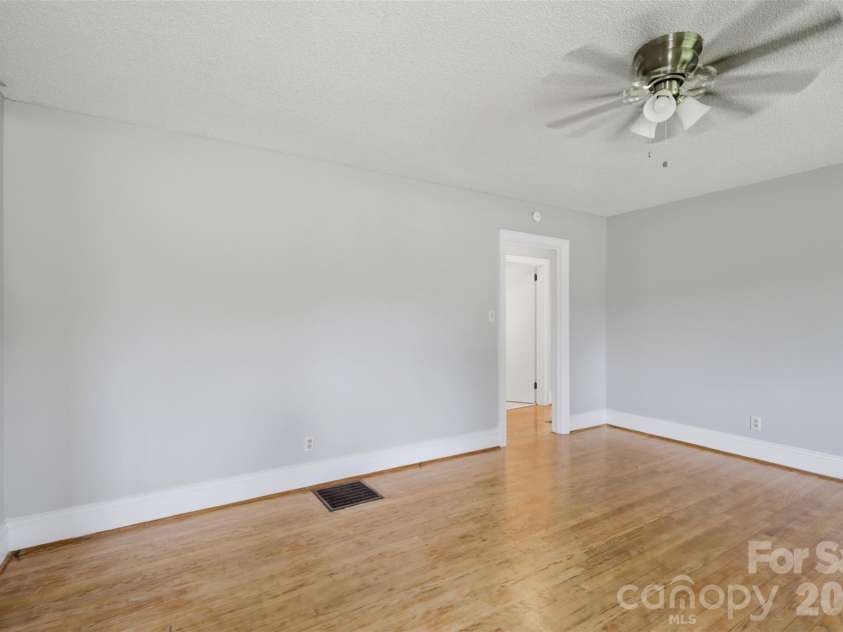 2262 9th Avenue Drive, Hickory, NC 28601.  MLS# CAR4412974, YatesRealty ID 42762. 