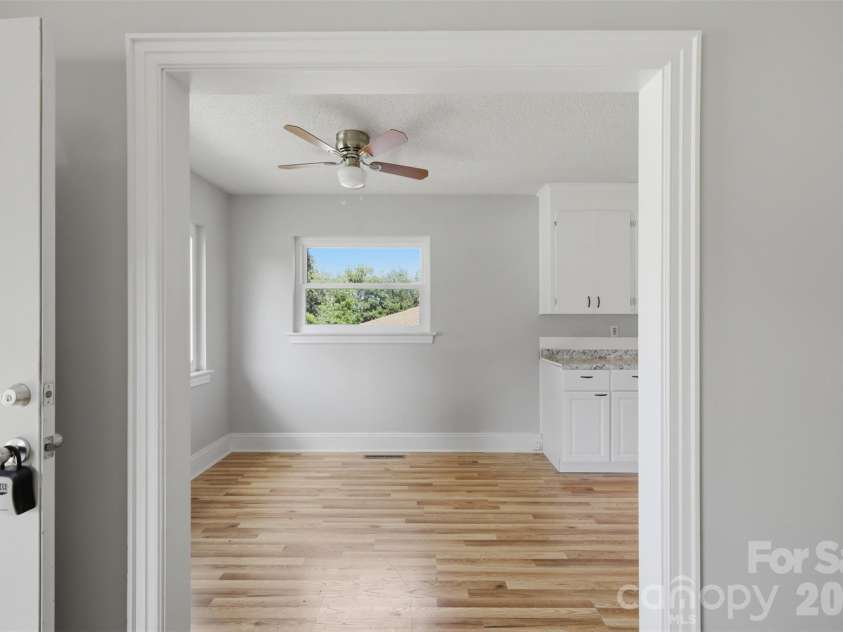2262 9th Avenue Drive, Hickory, NC 28601.  MLS# CAR4412974, YatesRealty ID 42762. 