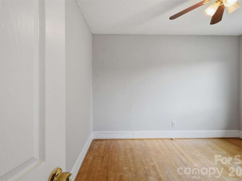 2262 9th Avenue Drive, Hickory, NC 28601.  MLS# CAR4412974, YatesRealty ID 42762. 