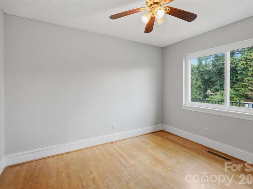 2262 9th Avenue Drive, Hickory, NC 28601.  MLS# CAR4412974, YatesRealty ID 42762. 