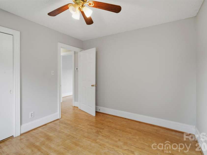 2262 9th Avenue Drive, Hickory, NC 28601.  MLS# CAR4412974, YatesRealty ID 42762. 