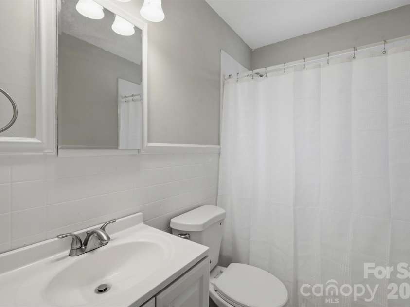 2262 9th Avenue Drive, Hickory, NC 28601.  MLS# CAR4412974, YatesRealty ID 42762. 