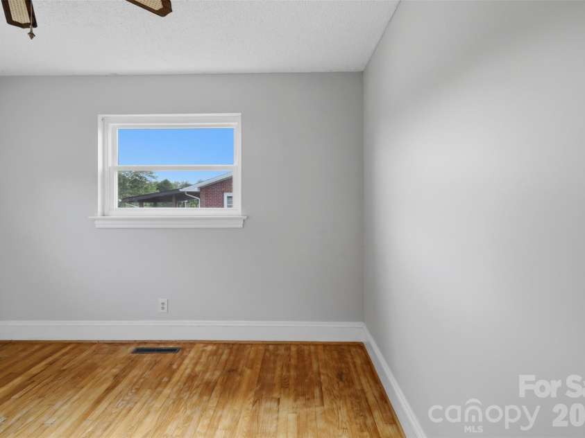 2262 9th Avenue Drive, Hickory, NC 28601.  MLS# CAR4412974, YatesRealty ID 42762. 