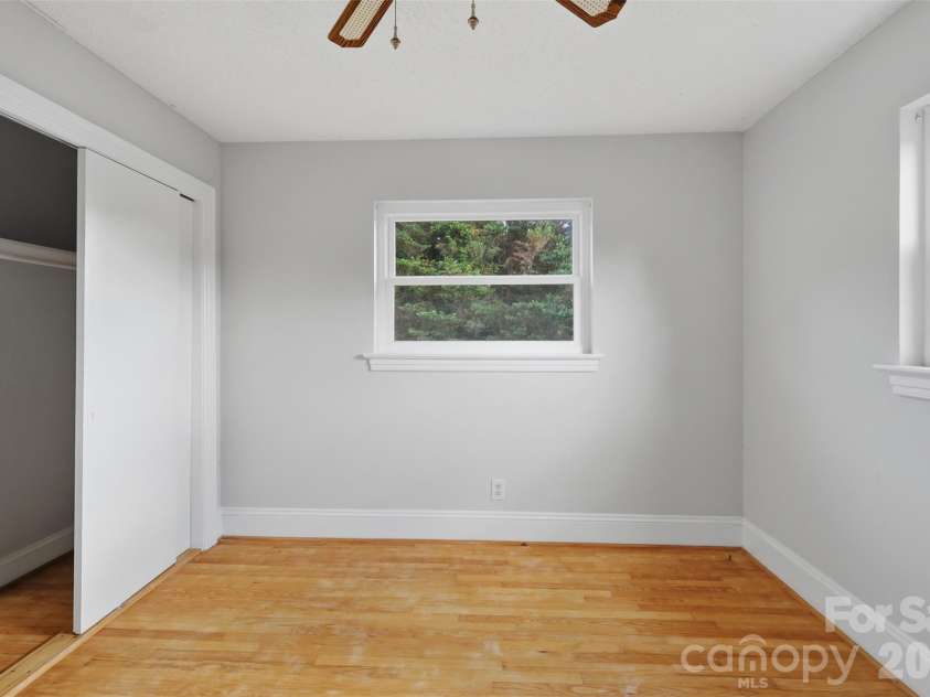 2262 9th Avenue Drive, Hickory, NC 28601.  MLS# CAR4412974, YatesRealty ID 42762. 
