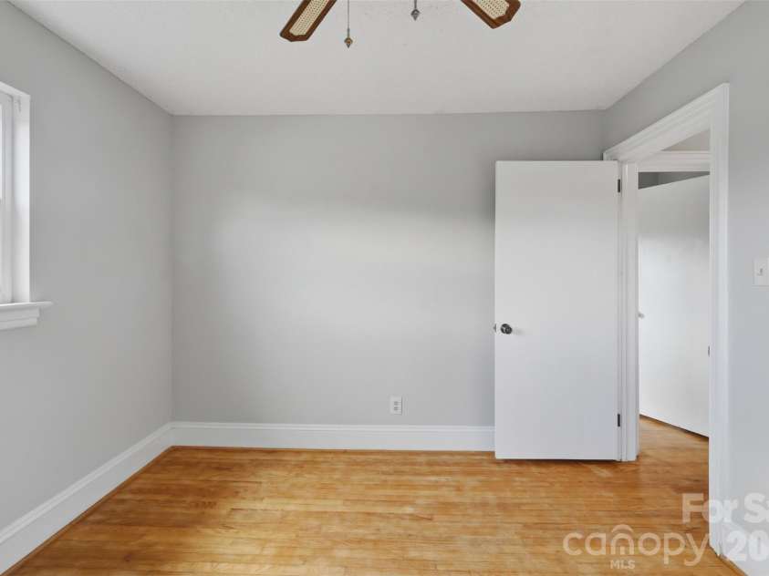 2262 9th Avenue Drive, Hickory, NC 28601.  MLS# CAR4412974, YatesRealty ID 42762. 