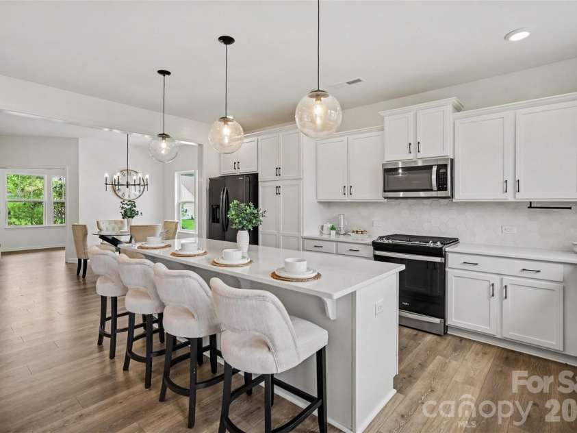 44024 Donald Ross Court, Lancaster, SC 29720.  MLS# CAR4411020, YatesRealty ID 42763. Gorgeous Kitchen