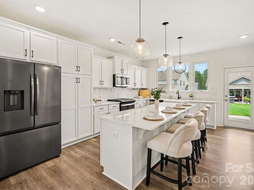44024 Donald Ross Court, Lancaster, SC 29720.  MLS# CAR4411020, YatesRealty ID 42763. Stunning Kitchen