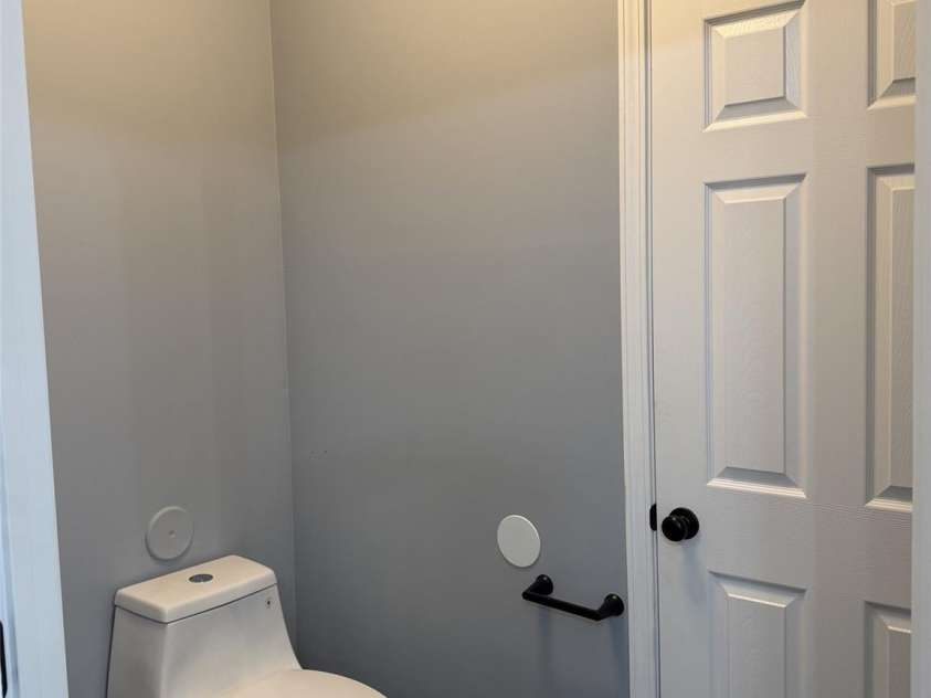 14817 Santa Lucia Drive, Charlotte, NC 28277.  MLS# CAR4412979, YatesRealty ID 42768. PRIVATE WATER CLOSET