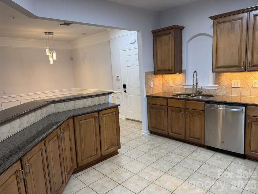 14817 Santa Lucia Drive, Charlotte, NC 28277.  MLS# CAR4412979, YatesRealty ID 42768. TILE KITCHEN