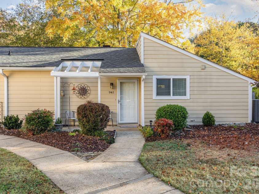 941 Sardis Cove Drive, Charlotte, NC 28270.  MLS# CAR4338060, YatesRealty ID 4277. Front