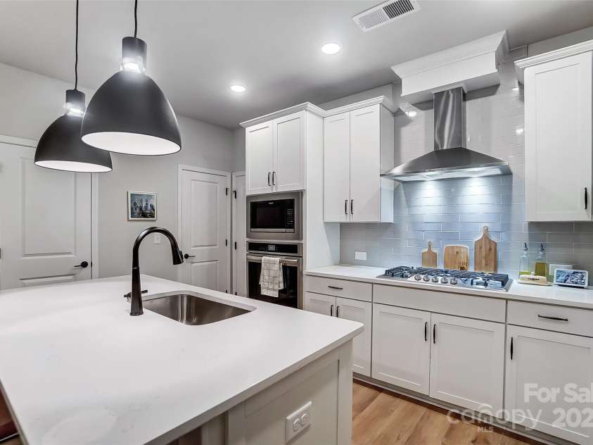 1112 Drummond Avenue, Charlotte, NC 28205.  MLS# CAR4242357, YatesRealty ID 4278. 