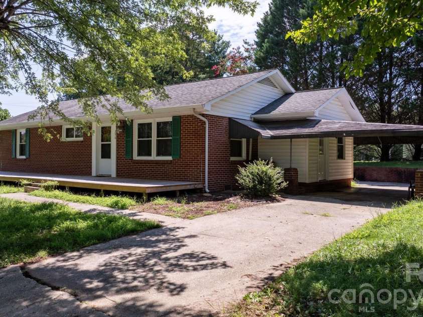 296 Pine Mountain Road, Hudson, NC 28638.  MLS# CAR4412972, YatesRealty ID 42781. 
