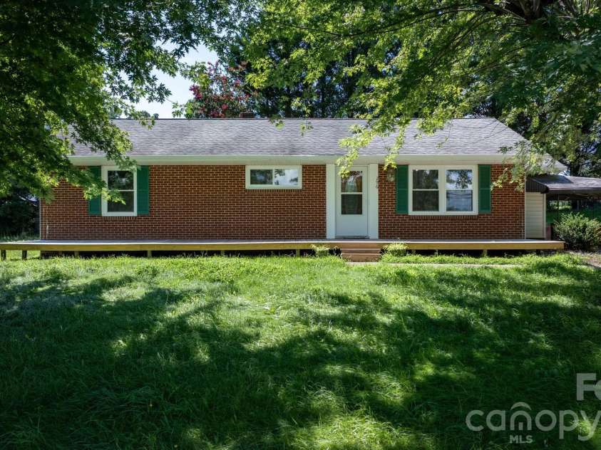296 Pine Mountain Road, Hudson, NC 28638.  MLS# CAR4412972, YatesRealty ID 42781. 