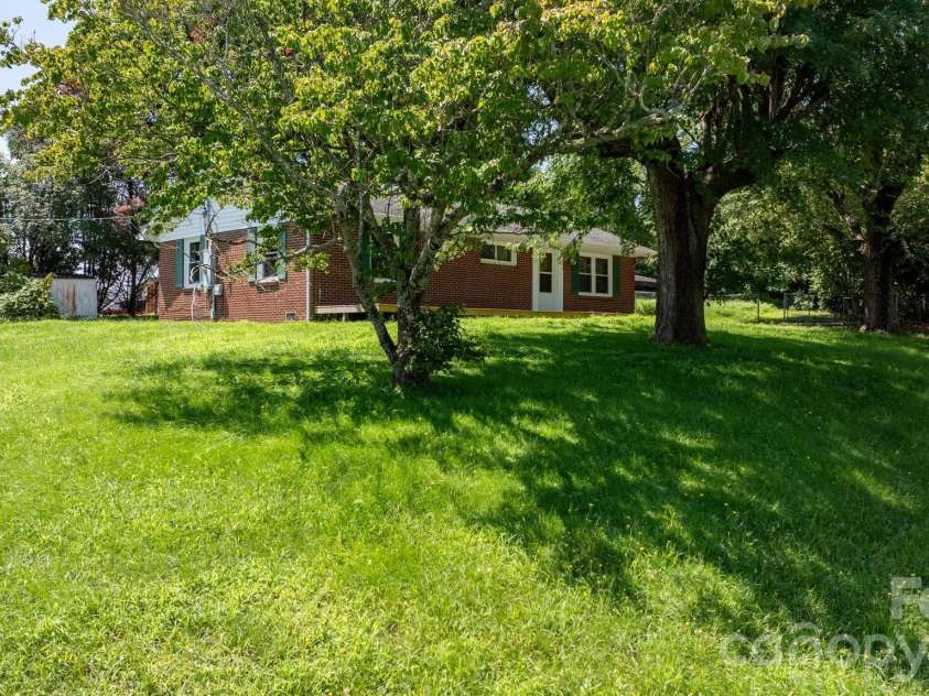 296 Pine Mountain Road, Hudson, NC 28638.  MLS# CAR4412972, YatesRealty ID 42781. 