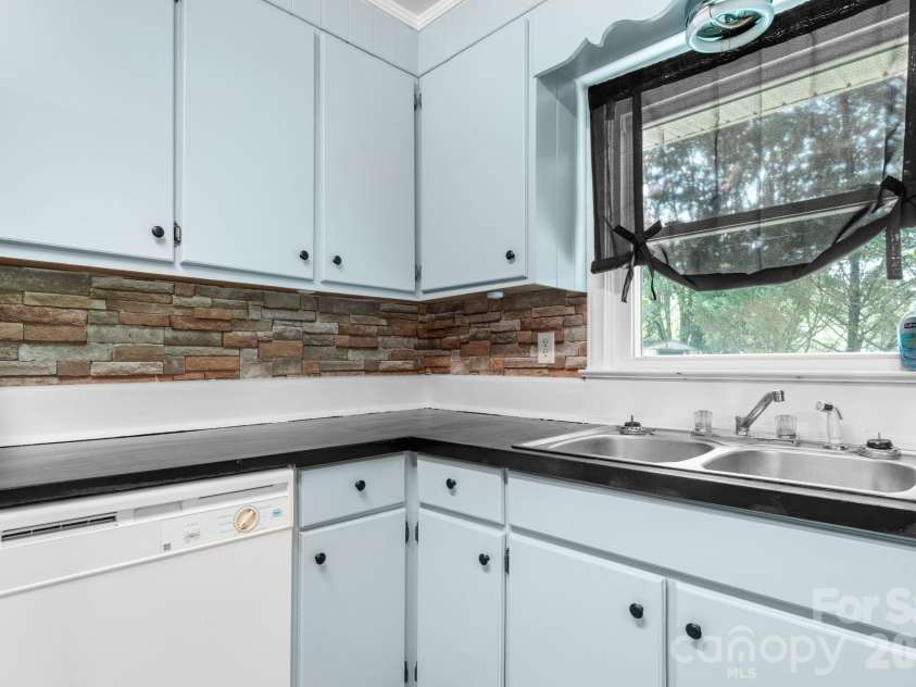 296 Pine Mountain Road, Hudson, NC 28638.  MLS# CAR4412972, YatesRealty ID 42781. 