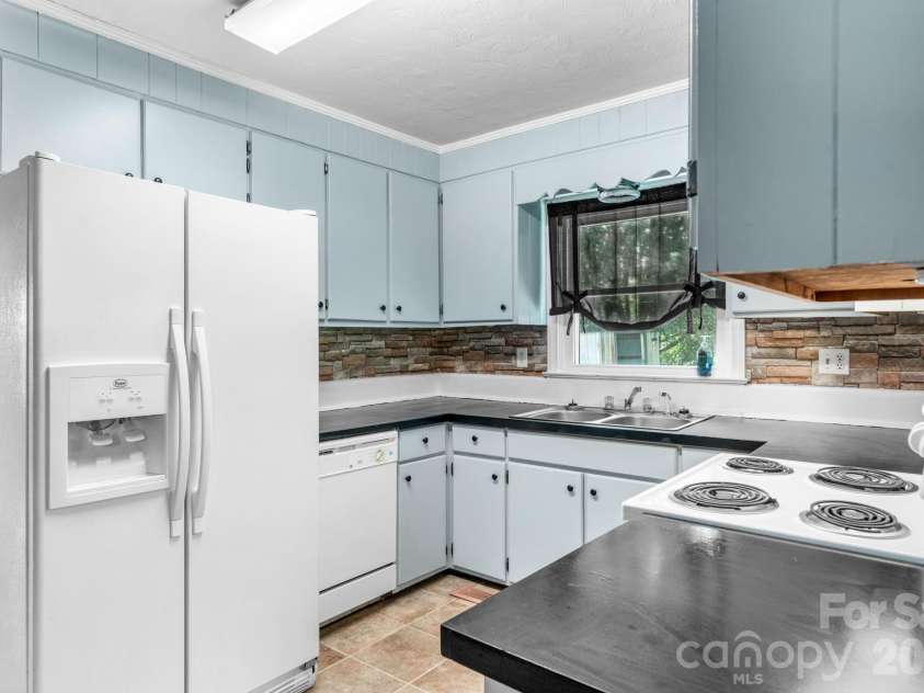 296 Pine Mountain Road, Hudson, NC 28638.  MLS# CAR4412972, YatesRealty ID 42781. 